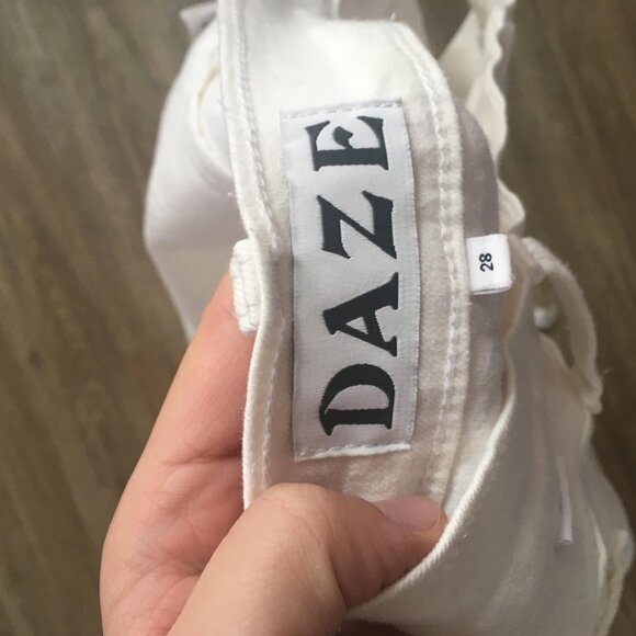 DAZE Denim NWT Distressed white jeans size 28 - Picture 8 of 13